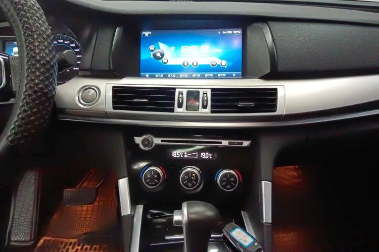 Used Haval H7 2016 Blue-Label H7 2.0T Automatic Luxury Model Audio And AC Panel