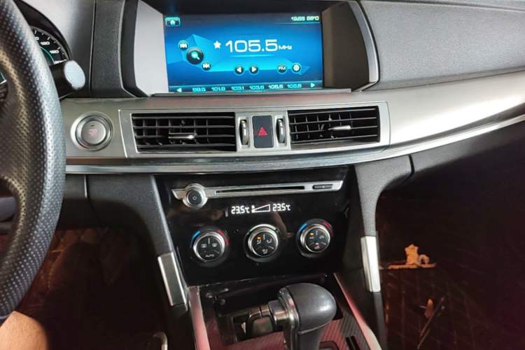 Used Haval H7 2016 Blue-Label H7 2.0T Automatic Elite Model Audio And AC Panel
