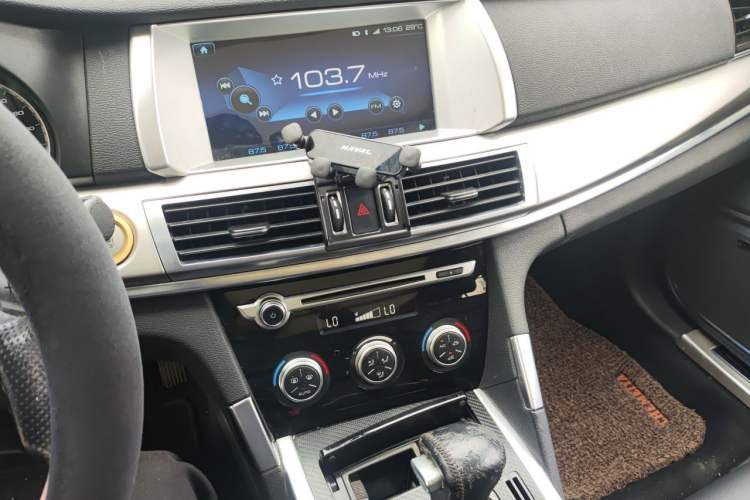 Used Haval H7 2016 Blue-Label H7 2.0T Automatic Luxury Model Audio And AC Panel
