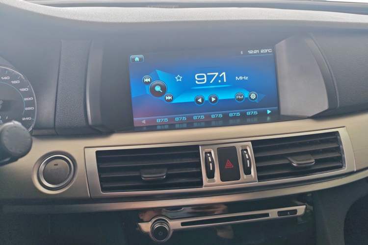Used Haval H7 2016 Blue-Label H7 2.0T Automatic Elite Model Audio And AC Panel