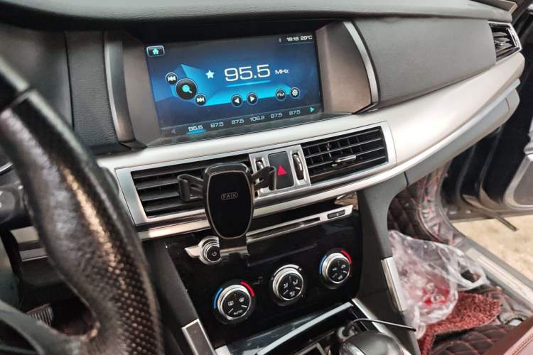 Used Haval H7 2016 Blue-Label H7 2.0T Automatic Luxury Model Audio And AC Panel