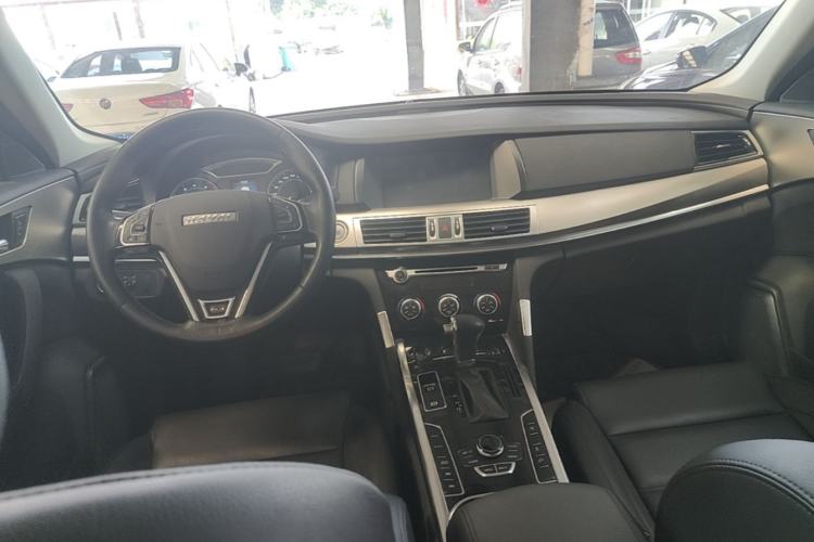 Used Haval H7 2016 Blue-Label H7 2.0T Automatic Elite Model Center Console