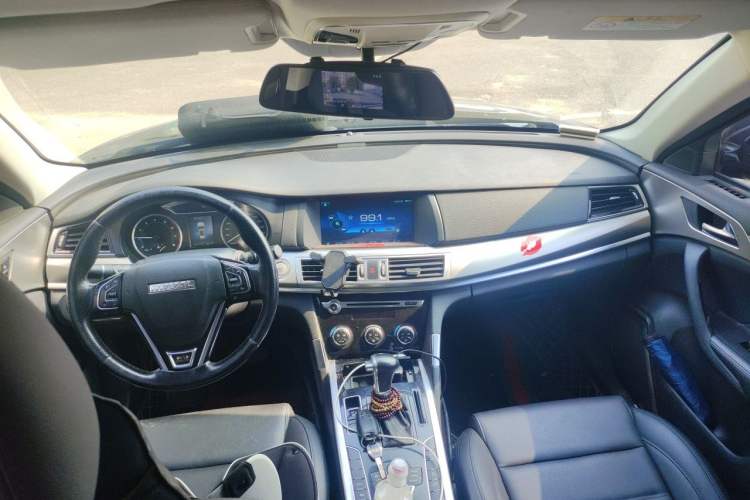 Used Haval H7 2016 Blue-Label H7 2.0T Automatic Elite Model Center Console
