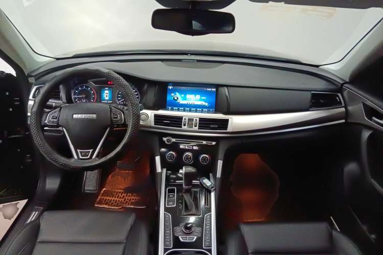 Used Haval H7 2016 Blue-Label H7 2.0T Automatic Luxury Model Center Console