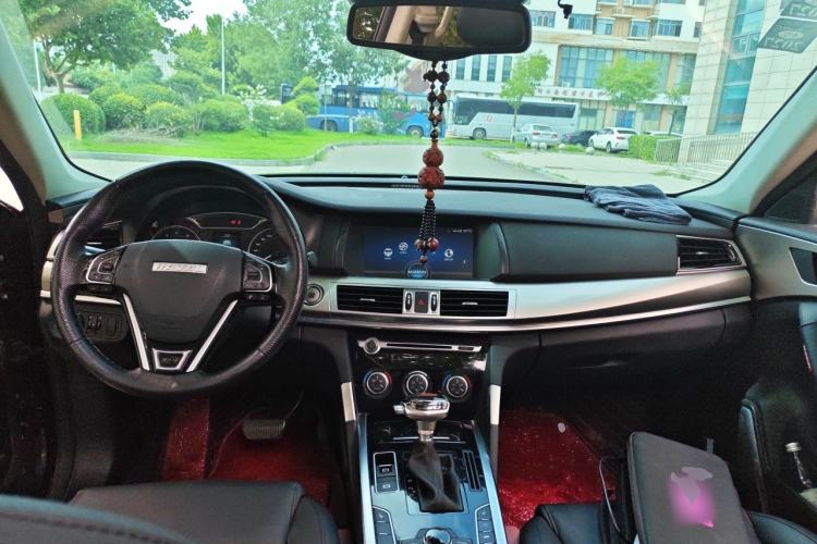 Used Haval H7 2016 Blue-Label H7 2.0T Automatic Luxury Model Center Console