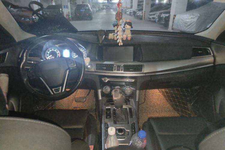 Used Haval H7 2016 Blue-Label H7 2.0T Automatic Luxury Model Center Console