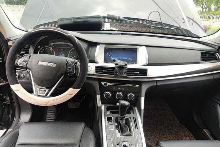 Used Haval H7 2016 Blue-Label H7 2.0T Automatic Luxury Model Center Console