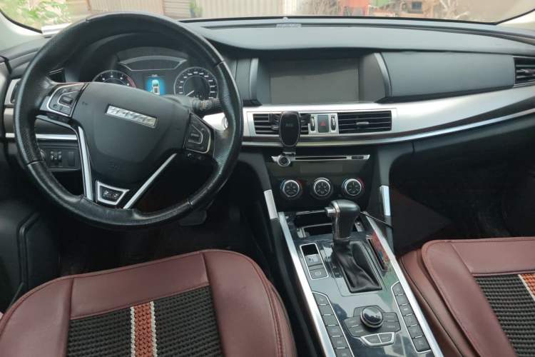 Used Haval H7 2016 Blue-Label H7 2.0T Automatic Luxury Model Center Console