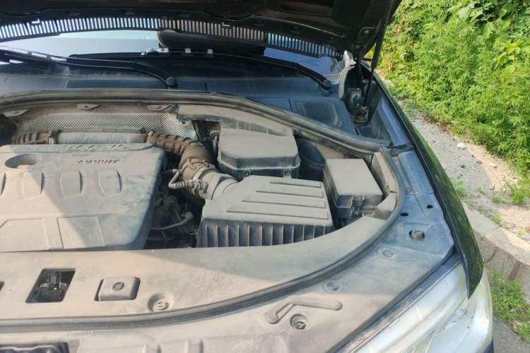 Used Haval H7 2016 Blue-Label H7 2.0T Automatic Elite Model Engine Bay Left