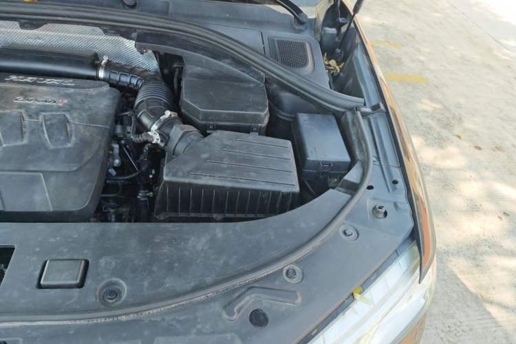 Used Haval H7 2016 Blue-Label H7 2.0T Automatic Luxury Model Engine Bay Left