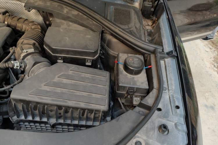 Used Haval H7 2016 Blue-Label H7 2.0T Automatic Elite Model Engine Bay Left