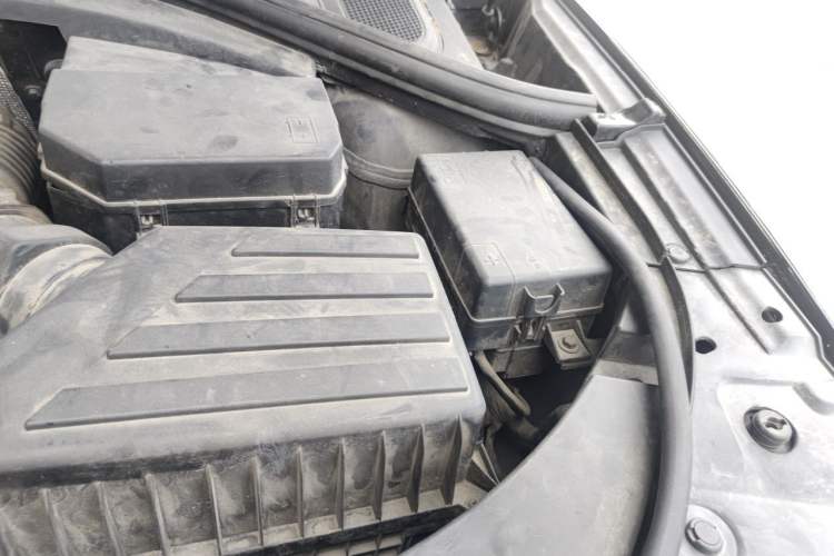 Used Haval H7 2016 Blue-Label H7 2.0T Automatic Luxury Model Engine Bay Left