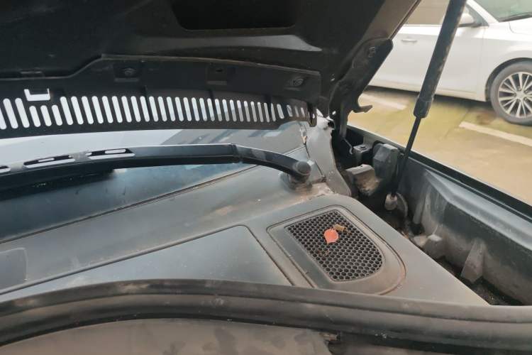 Used Haval H7 2016 Blue-Label H7 2.0T Automatic Luxury Model Engine Bay Left