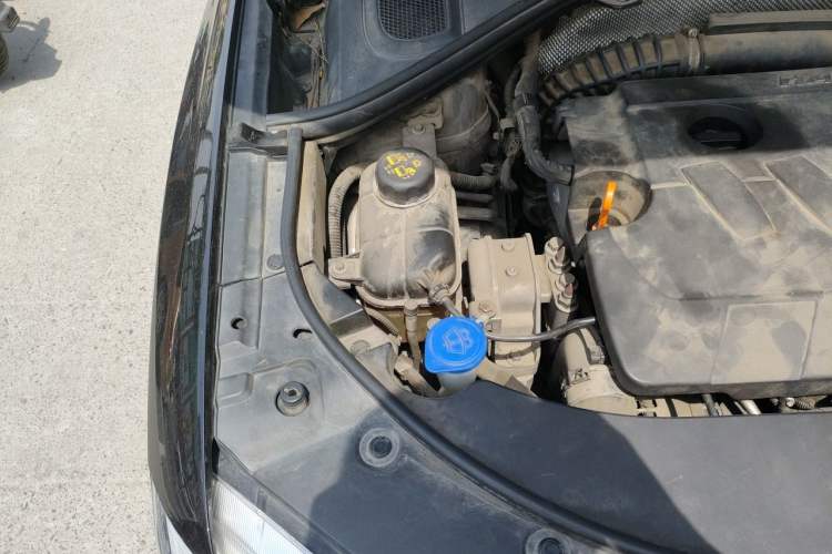 Used Haval H7 2016 Blue-Label H7 2.0T Automatic Luxury Model Engine Bay Right