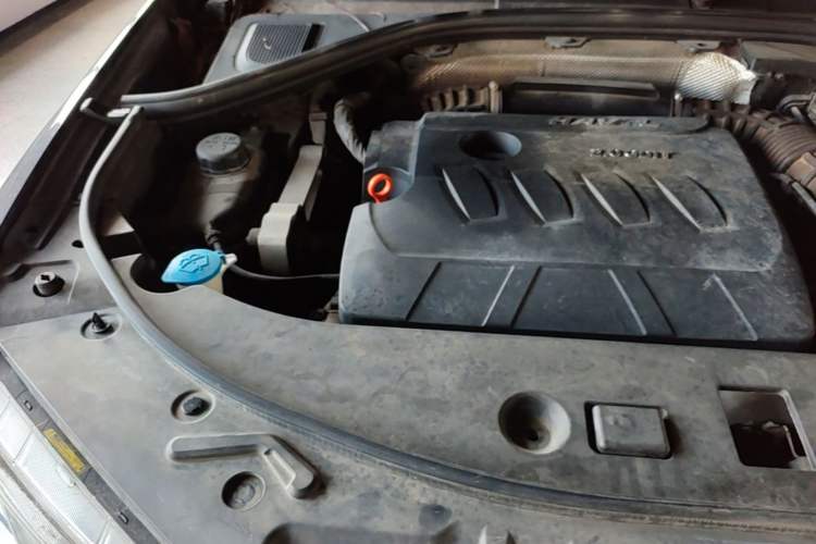 Used Haval H7 2016 Blue-Label H7 2.0T Automatic Elite Model Engine Bay Right