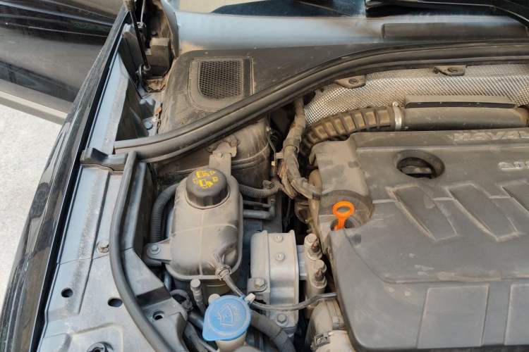 Used Haval H7 2016 Blue-Label H7 2.0T Automatic Elite Model Engine Bay Right