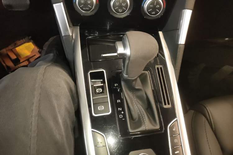 Used Haval H7 2016 Blue-Label H7 2.0T Automatic Luxury Model Gear Lever
