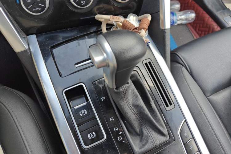 Used Haval H7 2016 Blue-Label H7 2.0T Automatic Luxury Model Gear Lever