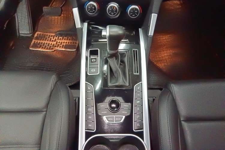 Used Haval H7 2016 Blue-Label H7 2.0T Automatic Luxury Model Gear Lever