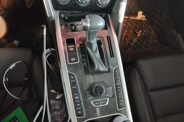 Used Haval H7 2016 Blue-Label H7 2.0T Automatic Elite Model Gear Lever