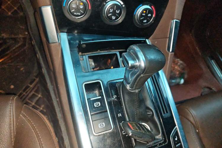 Used Haval H7 2016 Blue-Label H7 2.0T Automatic Luxury Model Gear Lever