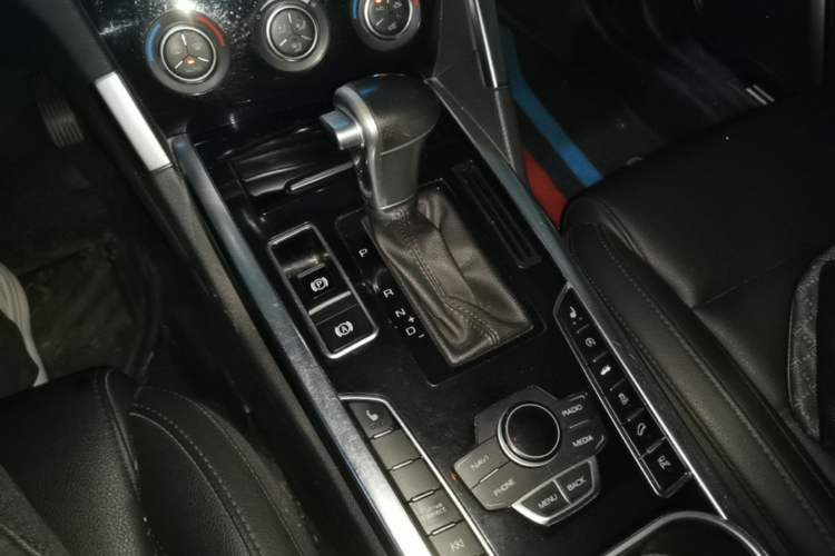 Used Haval H7 2016 Blue-Label H7 2.0T Automatic Luxury Model Gear Lever