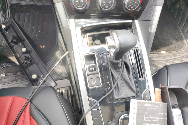 Used Haval H7 2016 Blue-Label H7 2.0T Automatic Elite Model Gear Lever