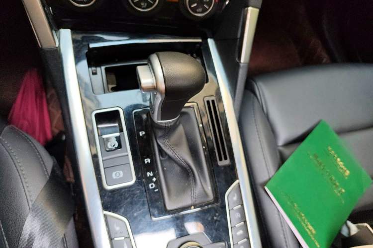 Used Haval H7 2016 Blue-Label H7 2.0T Automatic Elite Model Gear Lever