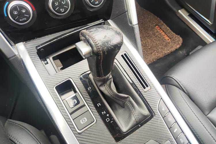 Used Haval H7 2016 Blue-Label H7 2.0T Automatic Luxury Model Gear Lever