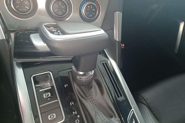 Used Haval H7 2016 Blue-Label H7 2.0T Automatic Luxury Model Gear Lever