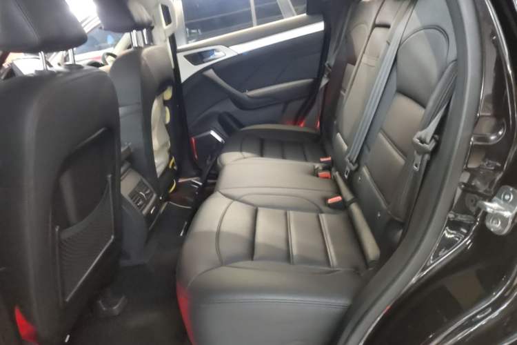 Used Haval H7 2016 Blue-Label H7 2.0T Automatic Luxury Model Left Rear Seat