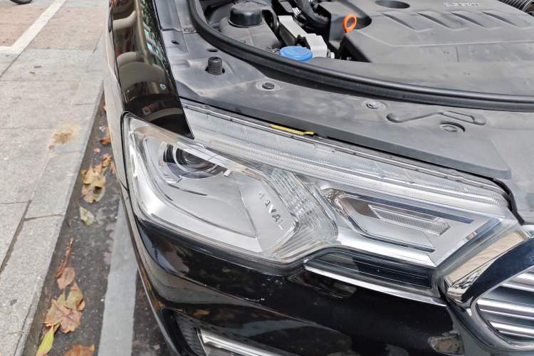 Used Haval H7 2016 Blue-Label H7 2.0T Automatic Luxury Model Right Front Headlight