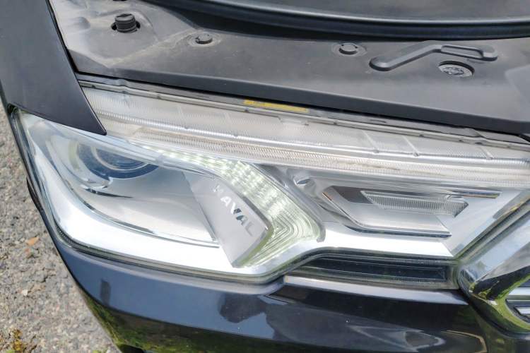 Used Haval H7 2016 Blue-Label H7 2.0T Automatic Elite Model Right Front Headlight