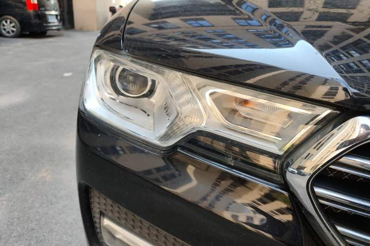 Used Haval H7 2016 Blue-Label H7 2.0T Automatic Elite Model Right Front Headlight