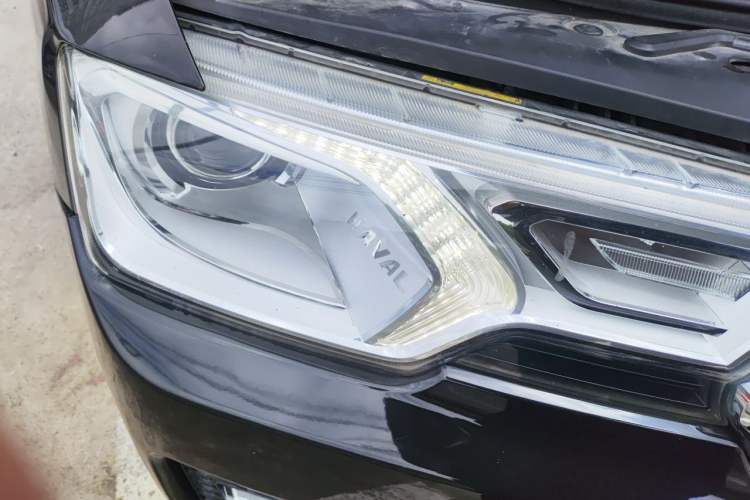 Used Haval H7 2016 Blue-Label H7 2.0T Automatic Luxury Model Right Front Headlight