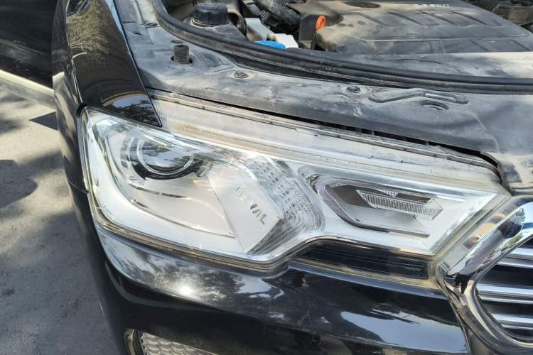 Used Haval H7 2016 Blue-Label H7 2.0T Automatic Luxury Model Right Front Headlight