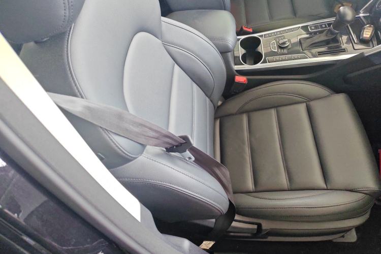 Used Haval H7 2016 Blue-Label H7 2.0T Automatic Elite Model Right Front Seat