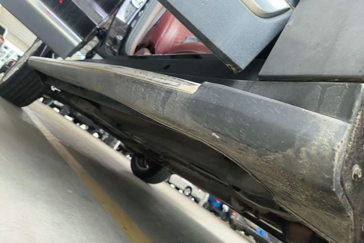 Used Haval H7 2016 Blue-Label H7 2.0T Automatic Luxury Model Right Side Sill