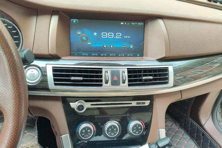 Used Haval H7 2016 Blue-Label H7 2.0T Automatic Luxury Model Audio And AC Panel
