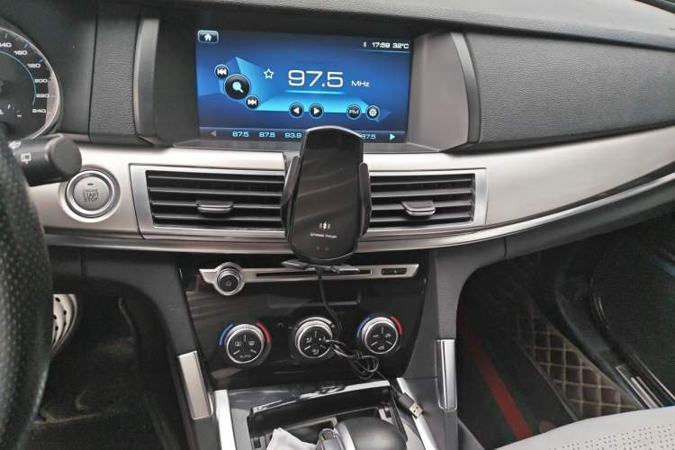 Used Haval H7 2016 Blue-Label H7 2.0T Automatic Elite Model Audio And AC Panel