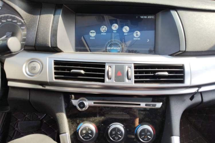 Used Haval H7 2016 Blue-Label H7 2.0T Automatic Luxury Model Audio And AC Panel
