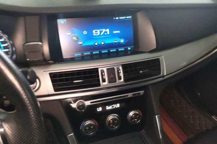 Used Haval H7 2016 Blue-Label H7 2.0T Automatic Elite Model Audio And AC Panel