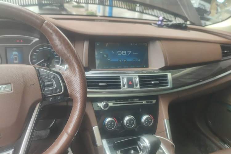 Used Haval H7 2016 Blue-Label H7 2.0T Automatic Luxury Model Audio And AC Panel