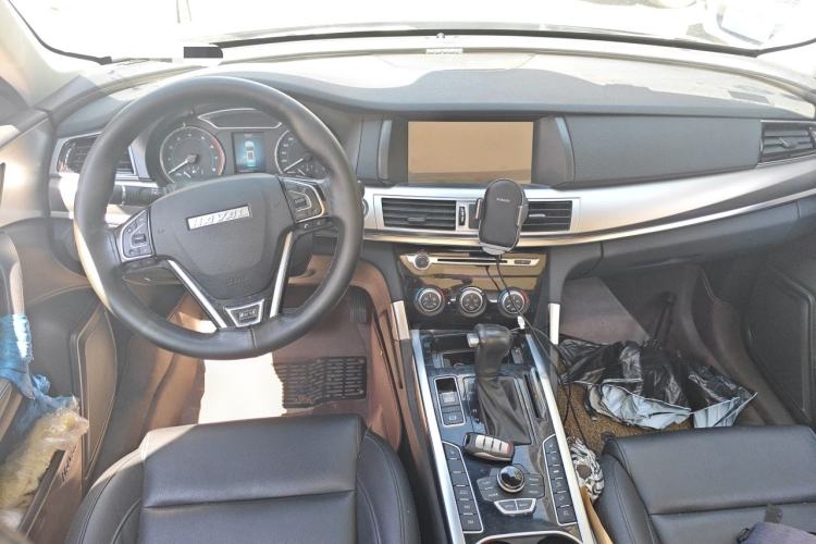 Used Haval H7 2016 Blue-Label H7 2.0T Automatic Luxury Model Center Console