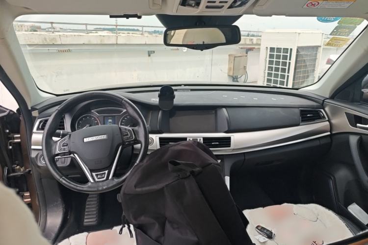 Used Haval H7 2016 Blue-Label H7 2.0T Automatic Luxury Model Center Console