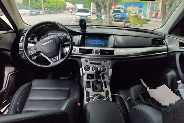 Used Haval H7 2016 Blue-Label H7 2.0T Automatic Luxury Model Center Console