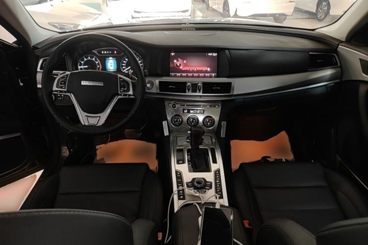 Used Haval H7 2016 Blue-Label H7 2.0T Automatic Luxury Model Center Console