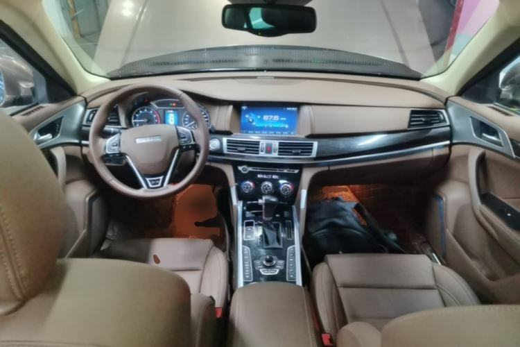 Used Haval H7 2016 Blue-Label H7 2.0T Automatic Elite Model Center Console