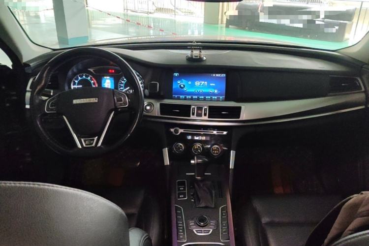 Used Haval H7 2016 Blue-Label H7 2.0T Automatic Elite Model Center Console