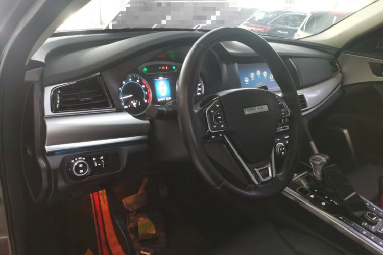 Used Haval H7 2016 Blue-Label H7 2.0T Automatic Luxury Model Center Console